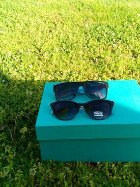 2 PR OF SUNGLASSES NEW IN PK HB